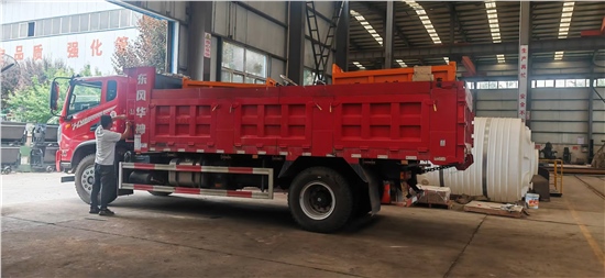 洛南客戶復購電動三輪車發(fā)貨